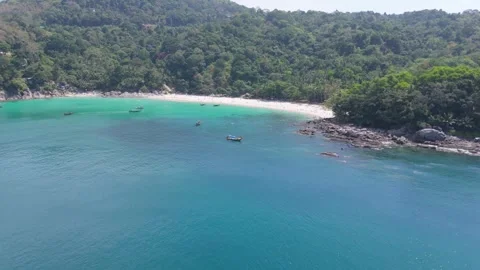 Drone Forward Approach Freedom Beach Phuket Longtail Boats Vídeos de archivo 332512867