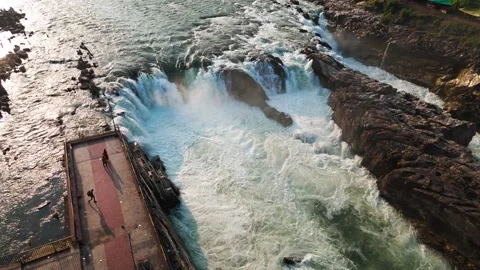 Drone-forward-flight-dhuandhar-waterfall-bhedaghat-narmada-river-jabalpur-ma Stock Footage 341422170