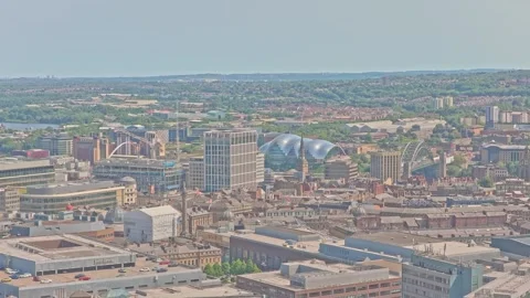 Drone forward flight over Newcastle skyline with Tyne Bridge and The Vidéo 339208078