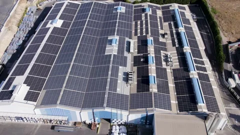 Drone forward flight over rooftop solar farm with downward camera Vídeos de archivo 330575671