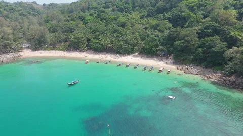 Drone Forward Flyover to Banana Beach Phuket - Horizon Ascend Reveal Vídeos de archivo 332115812