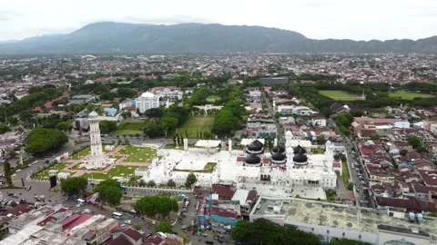Drone Forward Push-In Toward Banda Aceh Mosque, Indonesia Stock Footage 315301224