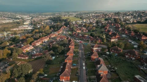 Drone glides above red-tiled streets Vidéo 343560350