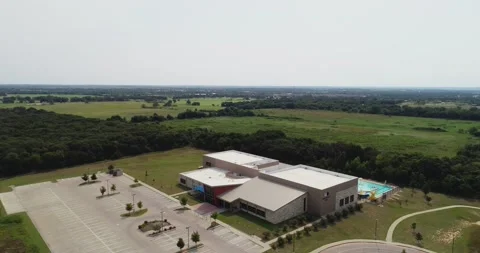 Drone going a building in Texas Stock Footage 167671790
