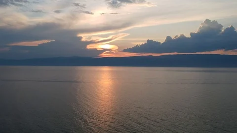 The drone gradually flies over the surface of the water. Lake Baikal, nature of Stock-Footage 128318161