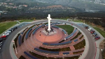 Drone high overhead circling Soledad Memorial Cross with a few tourists Stock Footage 85684048