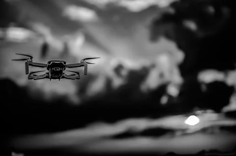 Drone hovering above the skyline as dusk approaches. Foto stock