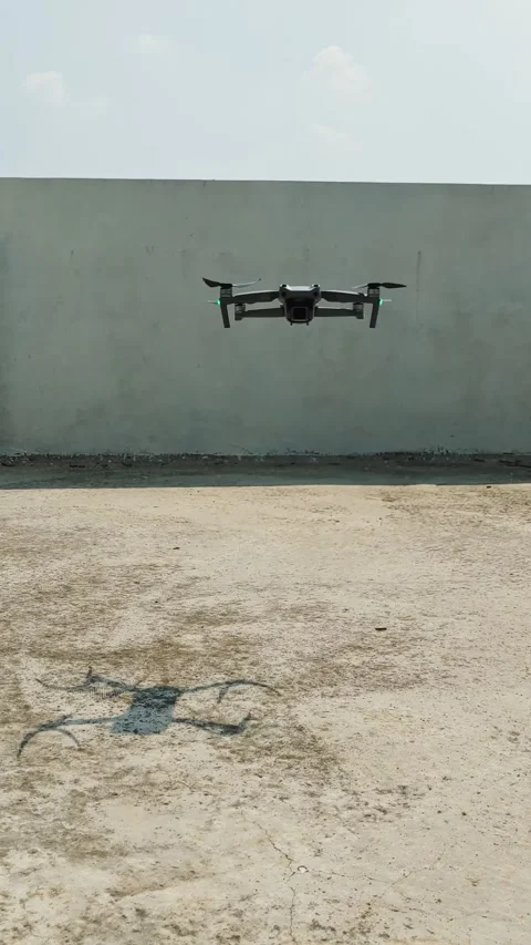 Drone hovering front view vertical 4k stable short Stock-Footage 262541577