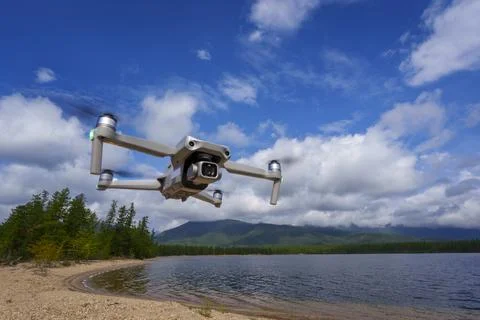 Drone hovering over a lake with a blurred background Foto stock