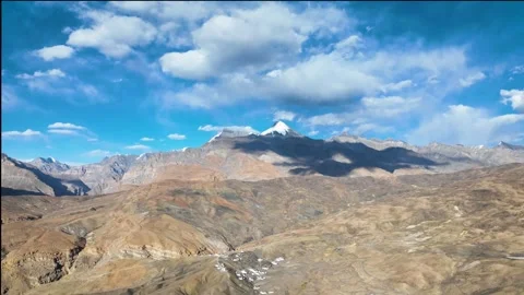 Drone Hyperlapse of Langza village and snow-capped Himalayan peaks in Spiti.. Video stock 333069658