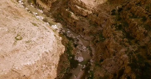 Drone inside the valley next to the road between Jericho and Jerusalem. Video stock 125114947