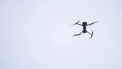 Drone landing down seen from bellow against blue sky, slow motion Video stock 333721488