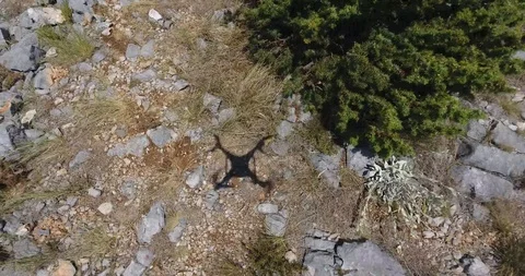 Drone landing shadow 動画素材 91073605