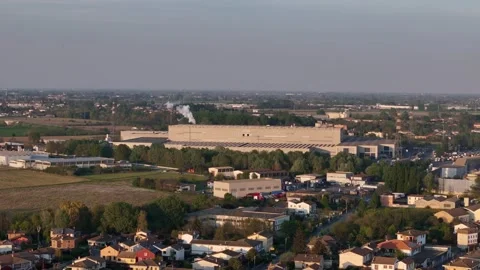 Drone lateral pan left over Arvedi steelworks and industrial area in Cremona Po Vídeo Stock 334706423