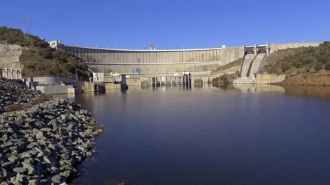 Drone Lateral Shot of Massive Dam Wall with Water in Foreground, Alqueva Lake PT 库存影片 316916966