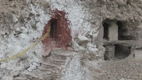 Drone Left to Right Reveal of Ancient Ladakh Monastery Entrance in Mountains in Vídeos de archivo 335745778