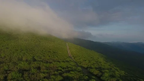 Drone Long Mountain Road with Cloud Vidéo 82918033