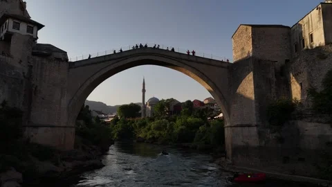 Drone Low Hover of Stari Most Bridge Framing Mosque with Boat Passing 4K Vídeos de archivo 337831268