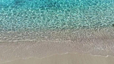 Drone Low-Level Flight Over Crystal Clear Beach with Turquoise Water Vídeo Stock 332559158