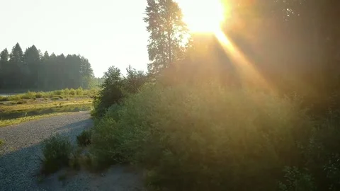 Drone - low over calm river - Truck Right to Left 库存影片 136551890