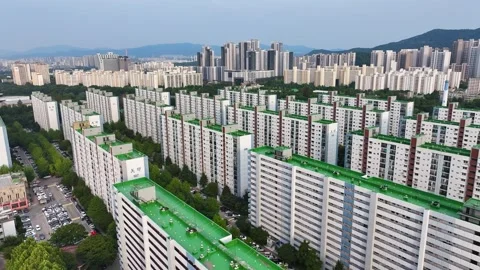 Drone at Mido Apartment in Daechi-dong, Gangnam-gu, Seoul, Korea.09 Vídeo Stock 250397416