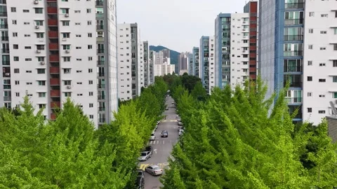 Drone at Mido Apartment in Daechi-dong, Gangnam-gu, Seoul, Korea.07 Vídeo Stock 250397423