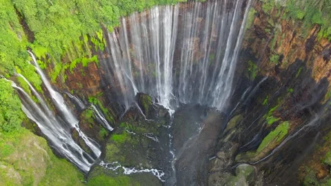 Drone move forward closer to Tumpak sewu waterfall in Java, Indonesia 動画素材 293601783