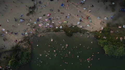 Drone movement along a beach full of people 스톡 동영상 157705131