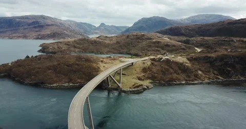 Drone moving backwards over Kylesku Bridge on NC500 库存影片 169394778