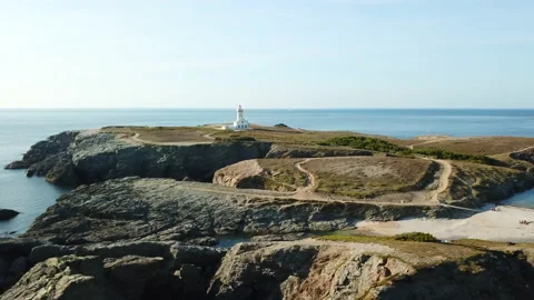 Drone moving forward to the lighthouse in belle ile en mer in Brittany, France 스톡 동영상 164652731
