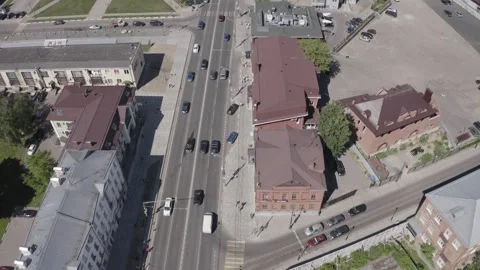 Drone moving forward revealing skyline with upward tilt Stock Footage 331740901