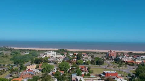 Drone moving over the building along the coastline beach Vídeos de archivo 143230055