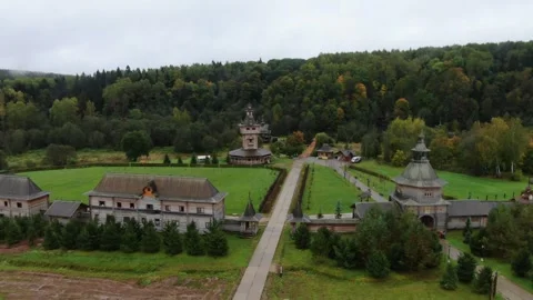 Drone moving sideways along forest monastery Vidéo 324755996