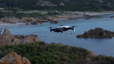 Drone New Generation with High resolution Camera Flying on the Sea 5 Vidéo 91227378