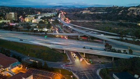 Drone night hyperlapse of intersection of 2 California freeways 库存影片 86620280