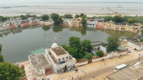 A drone or establishing old and historic village situated next to a lake. Video stock 96532165