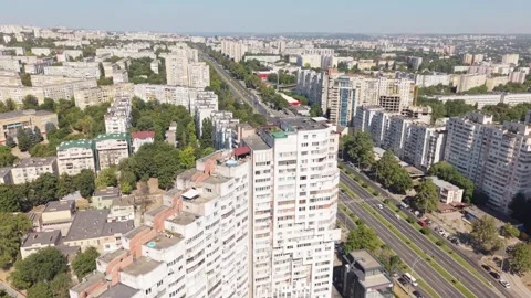 Drone Orbit Around Gates of Chisinau Residential Building Vidéo 342393766