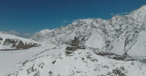 Drone Orbit Around Gergeti Trinity Church in Winter, Georgia Vídeo Stock 339283891