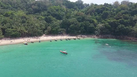 Drone Orbit Around Longtail Boat Banana Beach Phuket - Turquoise Water Vídeos de archivo 332115809