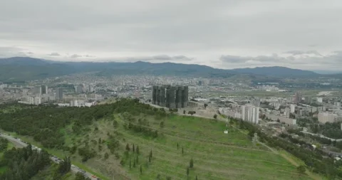 Drone Orbit Around the Monument of the Chronicle of Georgia Vidéo 339284266