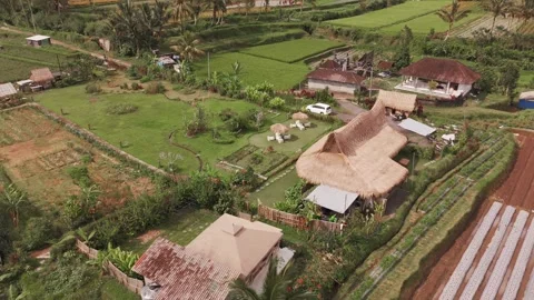 Drone Orbit Around Restaurant and Garden Near Jatiluwih Rice Terraces, Bali Indo Stockbeeldmateriaal 323642683