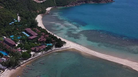 Drone Orbit Around Tropical Bay and Sandbar in Koh Phangan 库存影片 337343306