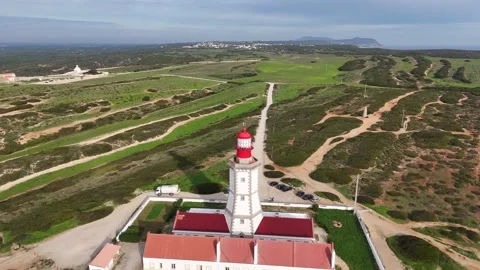 Drone orbit over the Cabo Espichel Lighthouse in Portugal 库存影片 259984984