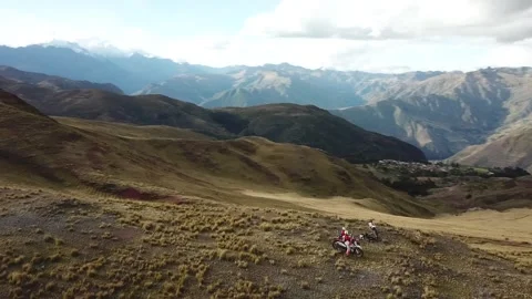 Drone orbit on top of peruvian Andes 스톡 동영상 274943739