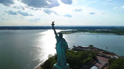 Drone orbiting around the Statue of Liberty 4k 60p Stock-Footage 77459595