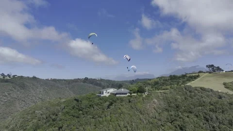 Drone orbits to the left at popular paragliding site on a sunny day Vídeos de archivo 326702414