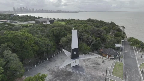 Drone orbits to the right around front of Cabo Branco lighthouse Vidéo 279869244