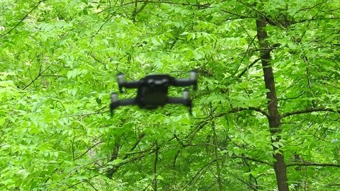 Drone out of focus flying in a very wooded area 動画素材 90458380