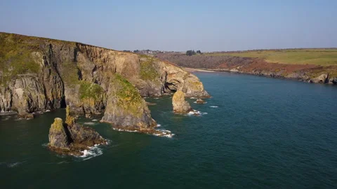 Drone over the Atlantic Ocean. flying over cliffs and a blue sea. Stradbally Cov Vídeos de archivo 172571461