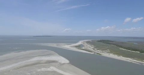Drone Over Bay Inlet 4K Vídeos de archivo 84056689